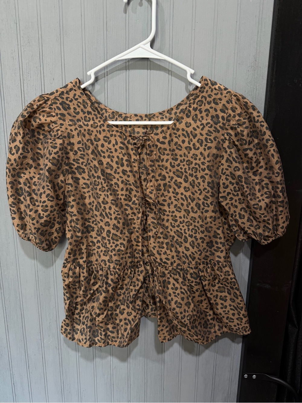 American Eagle Outfitters Tan Leopard Print Puff Sleeve Top